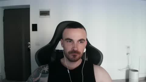 Snapshot of mu5clemania chatting on 02-18-25, 01:00 Victor online show from 02-18-25, 01:00