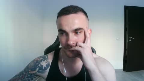 Snapshot of mu5clemania chatting on 03-05-25, 02:34 Victor online show from 03-05-25, 02:34
