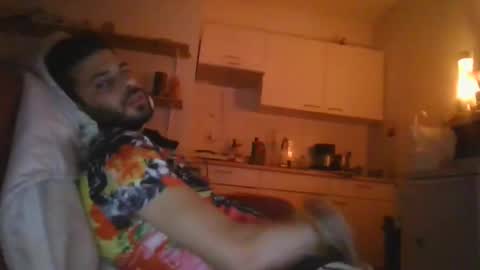 Snapshot of mucha950218 chatting on 10-24-25, 08:38 mucha950218 online show from 10-24-25, 08:38