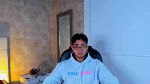 muichiro tokito1 online show from 12-31-24, 01:52