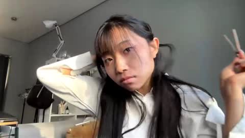 Mia online show from 05-07-26, 07:58