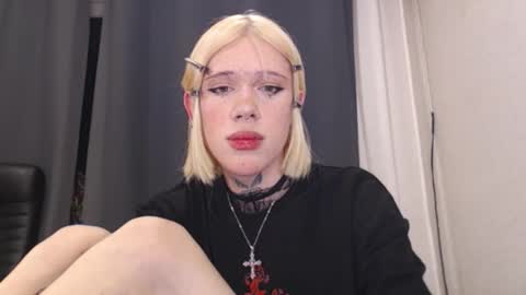 Snapshot of mun_poli chatting on 02-20-26, 05:57 Polik online show from 02-20-26, 05:57