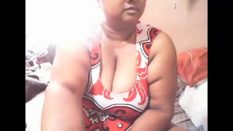 Snapshot of munniegalz1 chatting on 01-19-25, 02:17 your angel online show from 01-19-25, 02:17