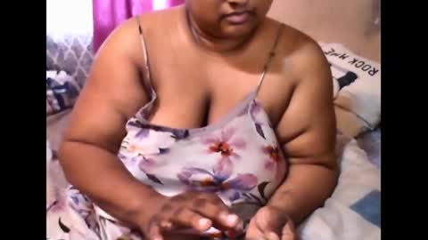 Snapshot of munniegalz1 chatting on 02-04-25, 07:40 your angel online show from 02-04-25, 07:40