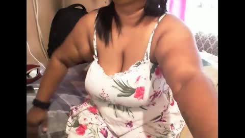 Snapshot of munniegalz1 chatting on 02-16-25, 09:37 your angel online show from 02-16-25, 09:37