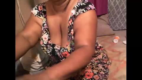Snapshot of munniegalz1 chatting on 02-16-25, 06:43 your angel online show from 02-16-25, 06:43