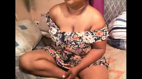 Snapshot of munniegalz1 chatting on 02-20-25, 01:36 your angel online show from 02-20-25, 01:36