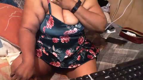 Snapshot of munniegalz1 chatting on 02-22-25, 06:30 your angel online show from 02-22-25, 06:30