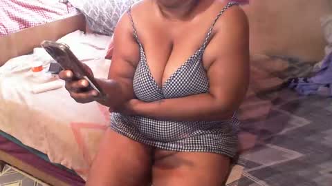 Snapshot of munniegalz1 chatting on 02-25-25, 10:15 your angel online show from 02-25-25, 10:15