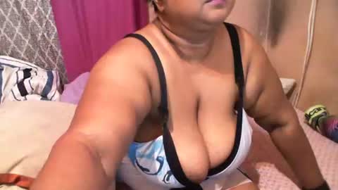 Snapshot of munniegalz1 chatting on 03-02-25, 12:09 your angel online show from 03-02-25, 12:09