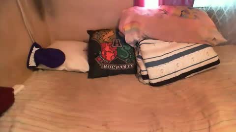 Snapshot of munniegalz1 chatting on 10-13-25, 08:36 your angel online show from 10-13-25, 08:36