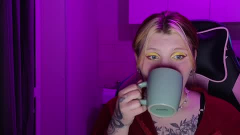 Snapshot of mura_muur chatting on 05-23-26, 04:44 Milana online show from 05-23-26, 04:44