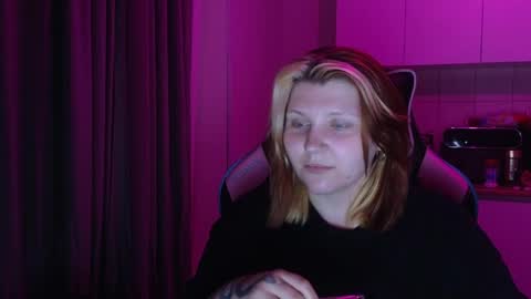 Snapshot of mura_muur chatting on 05-31-26, 03:41 Milana online show from 05-31-26, 03:41