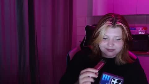 Snapshot of mura_muur chatting on 06-01-26, 02:41 Milana online show from 06-01-26, 02:41
