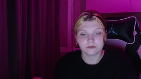 Snapshot of mura_muur chatting on 06-02-26, 03:47 Milana online show from 06-02-26, 03:47