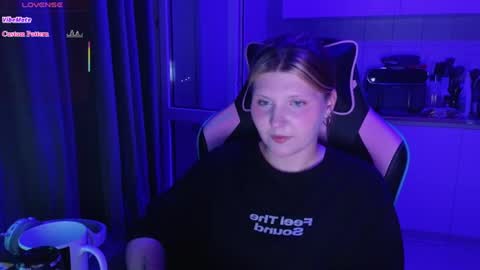 Snapshot of mura_muur chatting on 06-27-26, 05:51 Milana online show from 06-27-26, 05:51