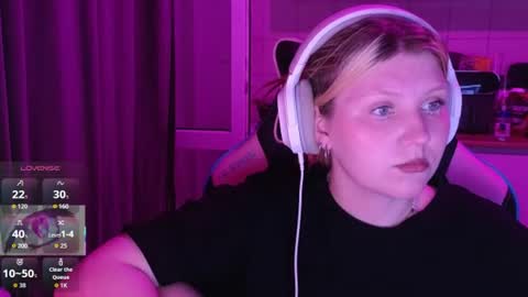 Snapshot of mura_muur chatting on 07-19-26, 06:22 Milana online show from 07-19-26, 06:22