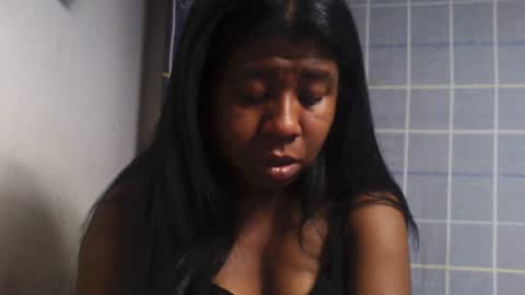 Snapshot of murielleee chatting on 06-19-26, 06:56 murielleee online show from 06-19-26, 06:56