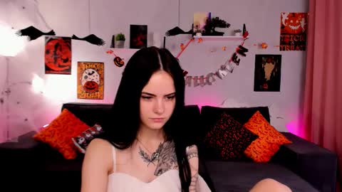 Snapshot of murkasky chatting on 10-24-25, 05:04 Mila online show from 10-24-25, 05:04