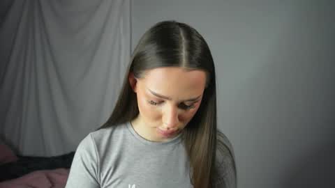 Ella online show from 02-02-26, 04:33