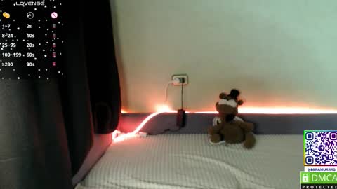 Snapshot of murrrworren chatting on 10-31-25, 07:04 Mira online show from 10-31-25, 07:04