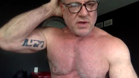 Snapshot of muscl_dad chatting on 06-07-26, 06:33 Muscl Dad online show from 06-07-26, 06:33