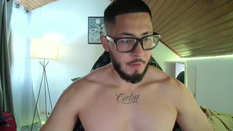 Snapshot of muscle_cock32 chatting on 12-16-24, 11:55 David Big online show from 12-16-24, 11:55