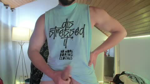 Snapshot of muscle_cock32 chatting on 12-19-24, 07:40 David Big online show from 12-19-24, 07:40
