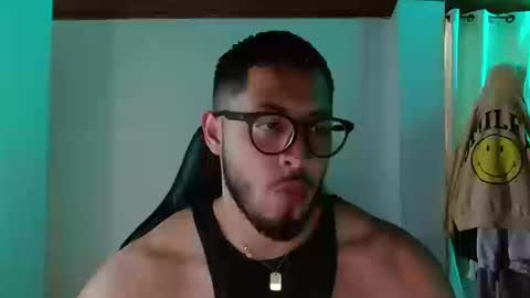 Snapshot of muscle_cock32 chatting on 09-16-25, 05:03 David Big online show from 09-16-25, 05:03
