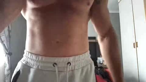 Snapshot of muscledaddy69s chatting on 12-16-25, 02:33 muscledaddy69s online show from 12-16-25, 02:33
