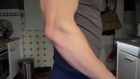 musclehair3 online show from 11-15-25, 07:54