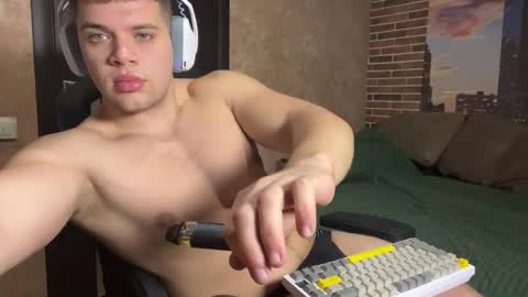Snapshot of musclephantom chatting on 04-22-26, 09:16 Egor online show from 04-22-26, 09:16