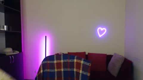 Jeneva online show from 11-19-25, 06:52