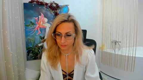 Snapshot of museofstage chatting on 12-30-24, 11:26 Diana online show from 12-30-24, 11:26