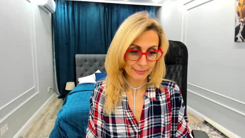 Snapshot of museofstage chatting on 01-15-25, 05:37 Diana online show from 01-15-25, 05:37