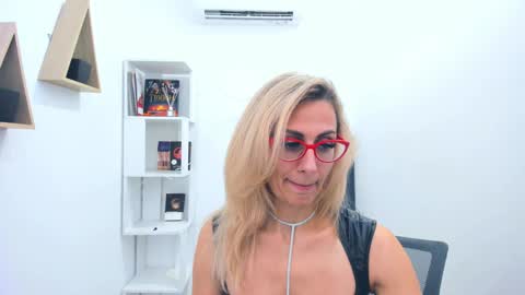 Snapshot of museofstage chatting on 01-26-25, 11:50 Diana online show from 01-26-25, 11:50