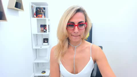 Snapshot of museofstage chatting on 01-26-25, 03:03 Diana online show from 01-26-25, 03:03