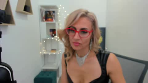 Snapshot of museofstage chatting on 01-30-25, 06:21 Diana online show from 01-30-25, 06:21