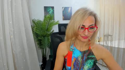 Snapshot of museofstage chatting on 02-02-25, 05:15 Diana online show from 02-02-25, 05:15