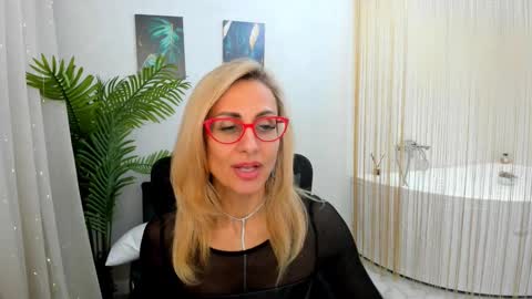 Snapshot of museofstage chatting on 02-24-25, 05:53 Diana online show from 02-24-25, 05:53