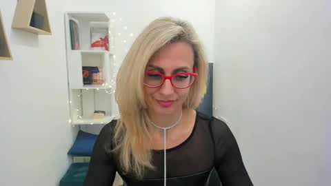 Snapshot of museofstage chatting on 03-05-25, 05:50 Diana online show from 03-05-25, 05:50