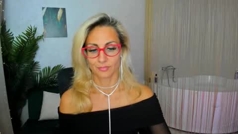 Snapshot of museofstage chatting on 09-16-25, 11:44 Diana online show from 09-16-25, 11:44