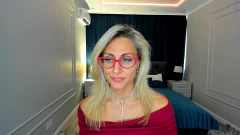 Snapshot of museofstage chatting on 09-18-25, 11:45 Diana online show from 09-18-25, 11:45