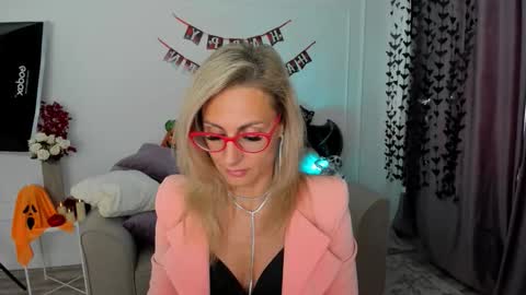 Snapshot of museofstage chatting on 10-13-25, 11:32 Diana online show from 10-13-25, 11:32