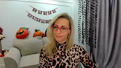 Snapshot of museofstage chatting on 10-19-25, 11:44 Diana online show from 10-19-25, 11:44