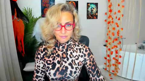 Snapshot of museofstage chatting on 10-30-25, 11:44 Diana online show from 10-30-25, 11:44