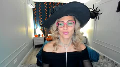 Snapshot of museofstage chatting on 10-31-25, 11:55 Diana online show from 10-31-25, 11:55