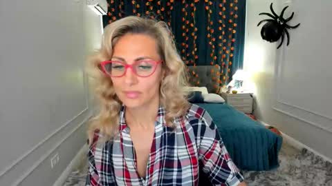 Snapshot of museofstage chatting on 11-07-25, 11:32 Diana online show from 11-07-25, 11:32