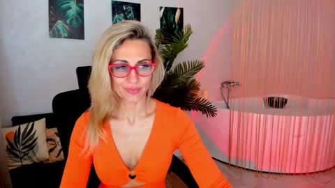Snapshot of museofstage chatting on 04-19-26, 11:42 Diana online show from 04-19-26, 11:42