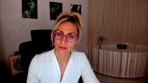 Snapshot of museofstage chatting on 04-19-26, 06:10 Diana online show from 04-19-26, 06:10